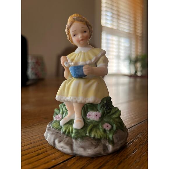 Little Miss Muffet Ceramic Figurine. 4.5" Tall. - Picture 1 of 3